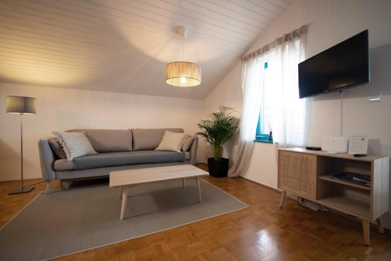 Modra Luna- Apartment With Terrace Izola Ngoại thất bức ảnh