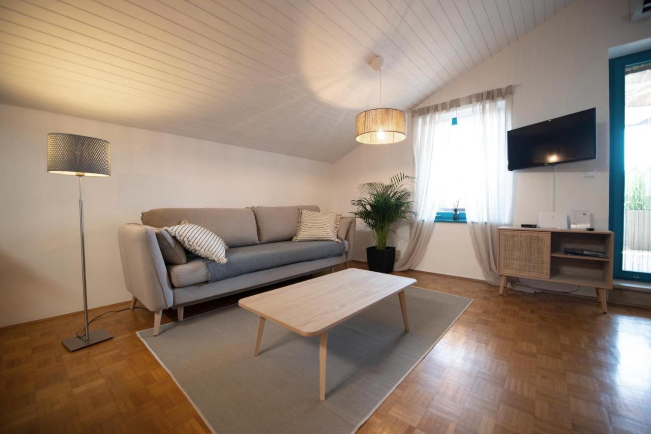 Modra Luna- Apartment With Terrace Izola Ngoại thất bức ảnh